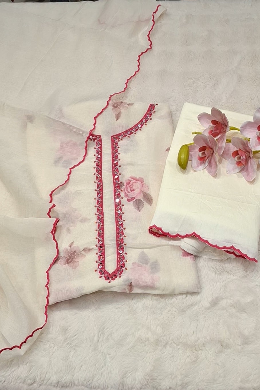 White & Pink -Gul Suit Set Fabric